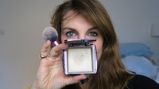 How to use Hourglass Ambient Lighting Powder [upl. by Aihtnic]