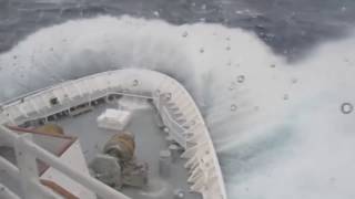 Tormentas en el Mar  Barcos al borde del DESASTRE [upl. by Scarito]